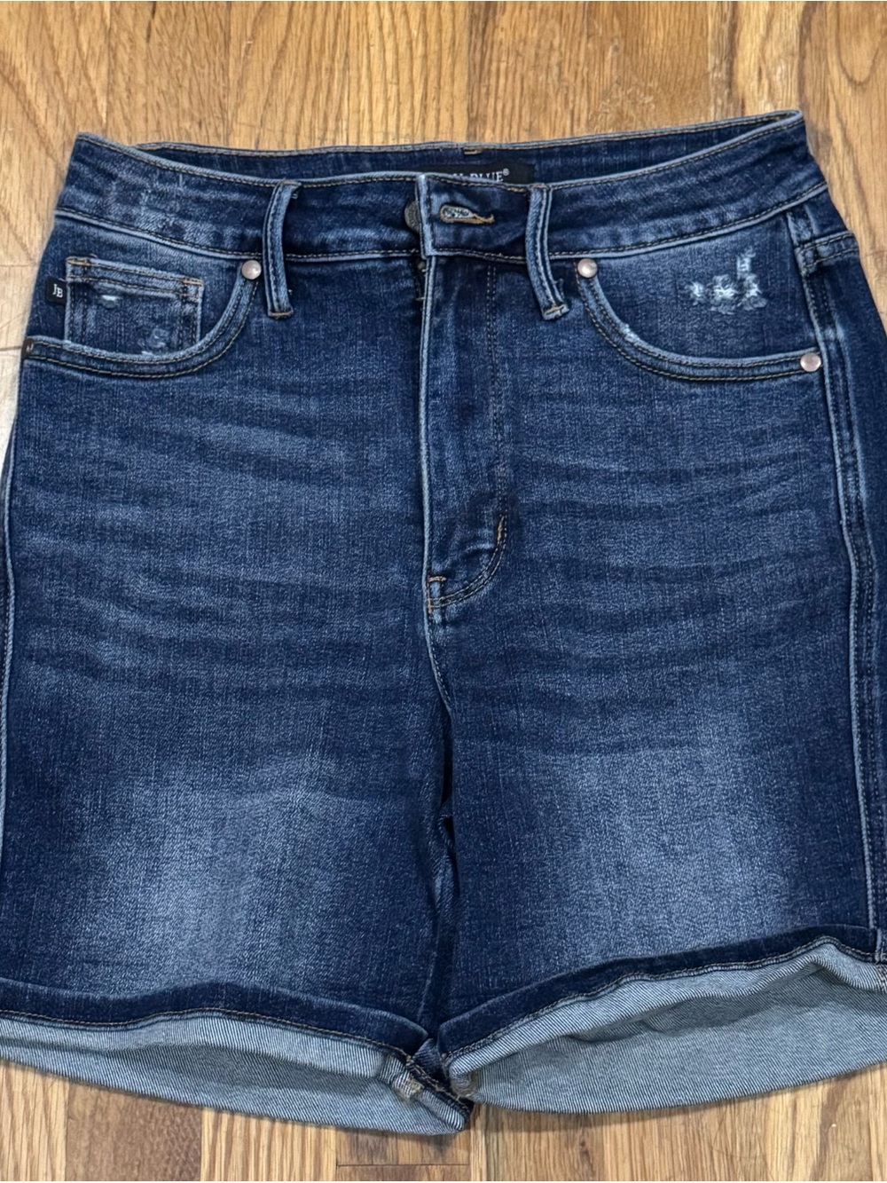 NWOT JUDY BLUE Dark Wash Denim Shorts IN SIZE MEDIUM